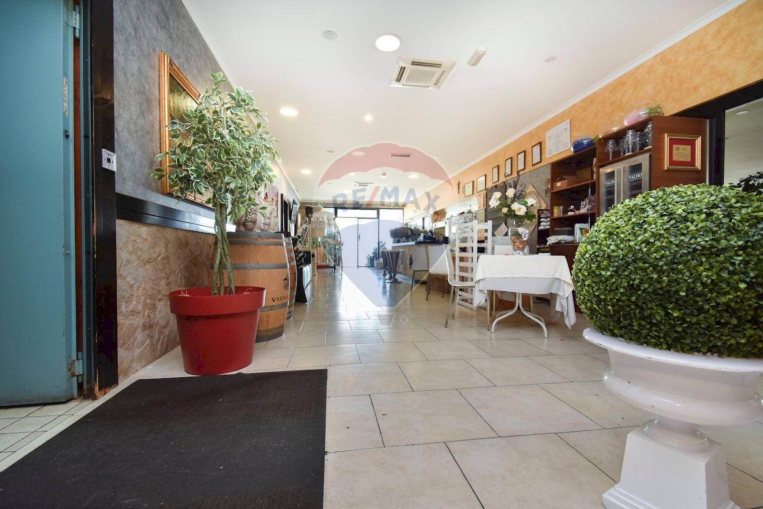 Ricezione / Lobby - Locale Commerciale Viale Jonio
12, Acireale - foto 3