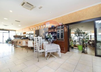 Sala da pranzo - Locale Commerciale Viale Jonio
 
12, Acireale - foto 4