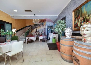 Ricezione / Lobby - Locale Commerciale Viale Jonio
 
12, Acireale - foto 22