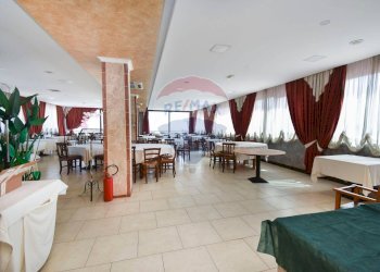 Sala da pranzo - Locale Commerciale Viale Jonio
 
12, Acireale - foto 28