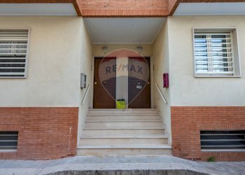 Edificio all\'aperto - Independent house Via Dante Alighieri
 
4, Modugno - photo 1