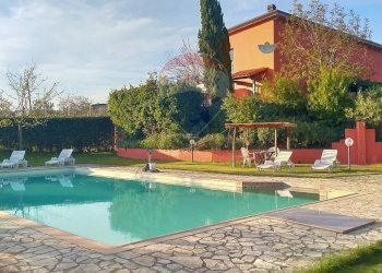 Piscina - Agriturismo Castelfranco Piandiscò - foto 21