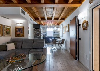 Sala da pranzo - Attico don pietro ponti
 
17, Besana in Brianza - foto 12