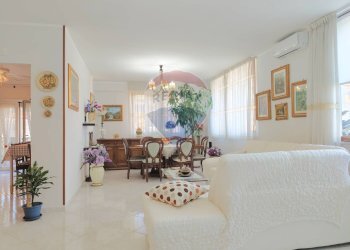 Soggiorno - Quadrilocale via Canalone
 
6, Santa Maria a Vico - foto 3