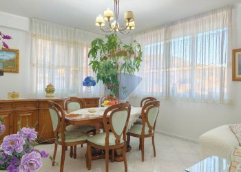 Sala da pranzo - Quadrilocale via Canalone
 
6, Santa Maria a Vico - foto 5