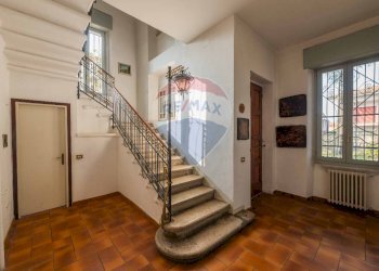 Scale - Villa via guglielmo marconi
 
3, Carobbio degli Angeli - foto 10