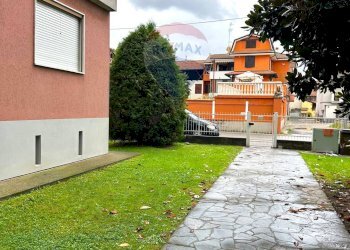 Casa all\'aperto - Quadrilocale VIA SANT'AMBROGIO
 
19/A, Romentino - foto 4