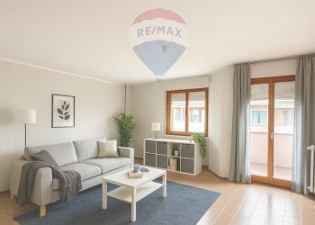 Soggiorno - Quadrilocale VIA SANT'AMBROGIO
 
19/A, Romentino - foto 5