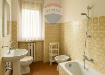 Bagno - Quadrilocale VIA SANT'AMBROGIO
 
19/A, Romentino - foto 17