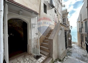 Edificio all\'aperto - Trilocale Via Bacco
 
11-12-16, Vieste - foto 10