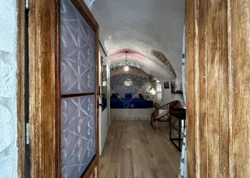 Hall / corridoio - Trilocale Via Bacco
 
11-12-16, Vieste - foto 16