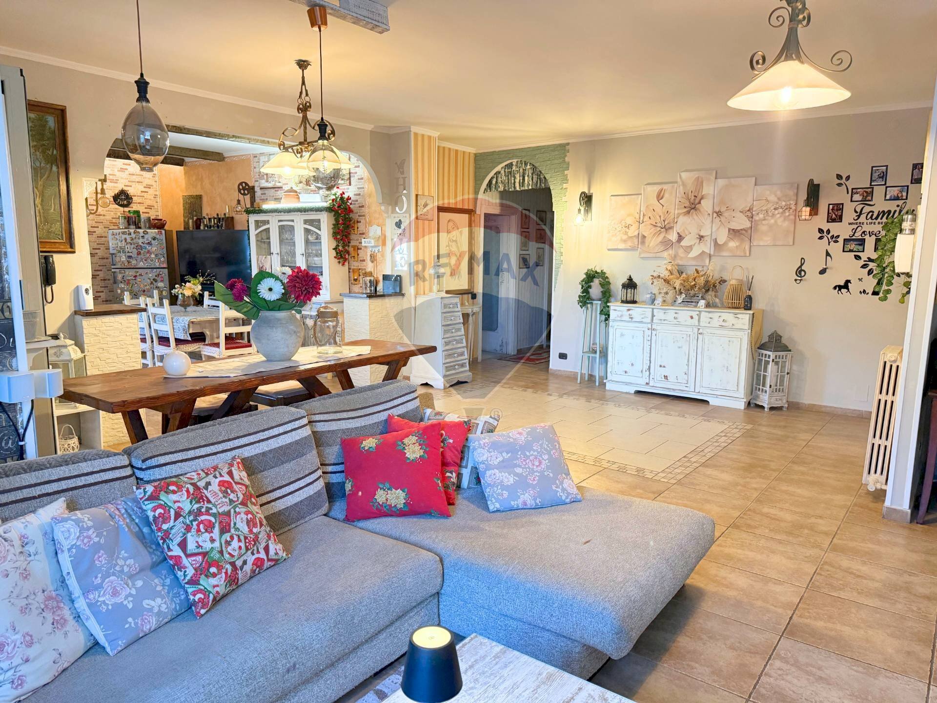 Salone - Quadrilocale Viale Stazione
 
1, Ordona - foto 2