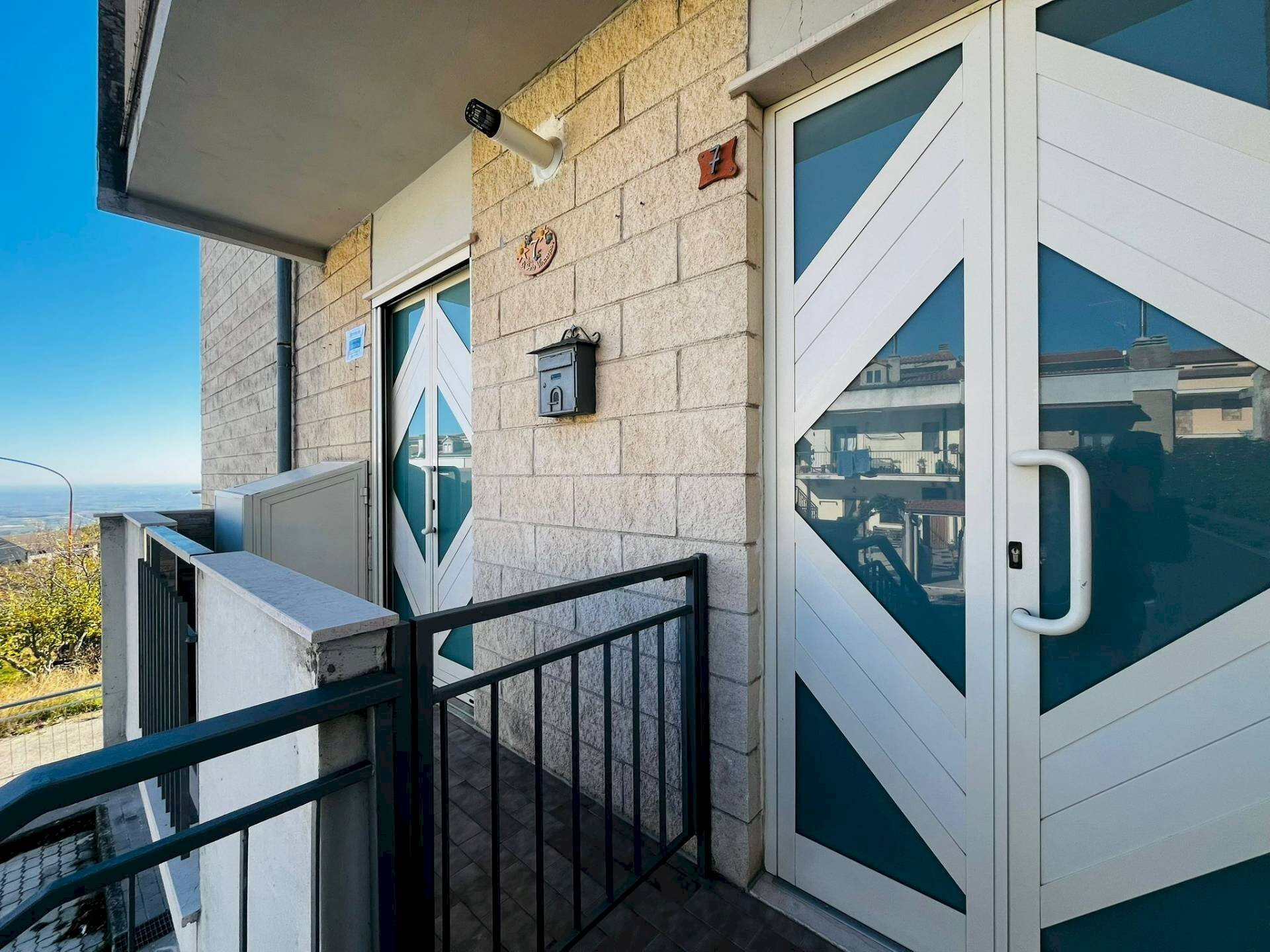 Foto 3 - Quadrilocale VIA PADRE PIO
 
7, Motta Montecorvino - foto 3