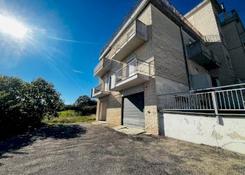 Foto 2 - Quadrilocale VIA PADRE PIO
 
7, Motta Montecorvino - foto 2