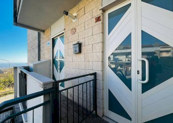 Foto 3 - Quadrilocale VIA PADRE PIO
 
7, Motta Montecorvino - foto 3