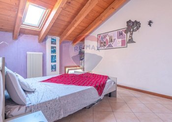 Camera / camera da letto - Trilocale FRAZIONE RONCOLE VERDI
 
SNC, Busseto - foto 14