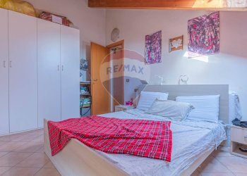 Camera / camera da letto - Trilocale FRAZIONE RONCOLE VERDI
 
SNC, Busseto - foto 16