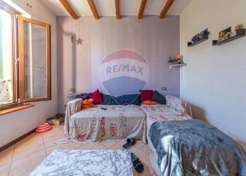 Camera / camera da letto - Trilocale FRAZIONE RONCOLE VERDI
 
SNC, Busseto - foto 24