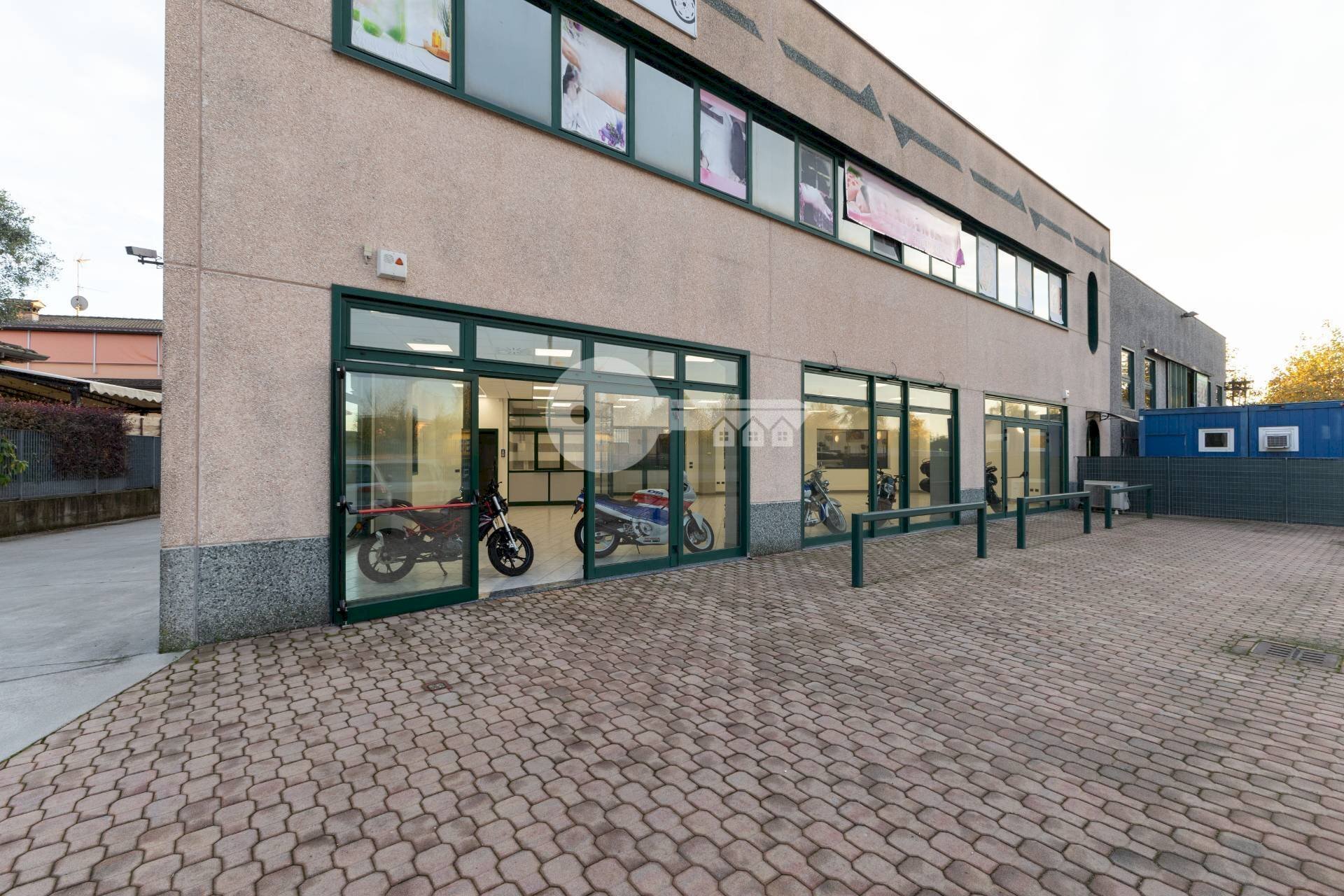 Foto 1 - Commercial Premises Via Caduti del Lavoro
 
56, Ghedi - photo 1