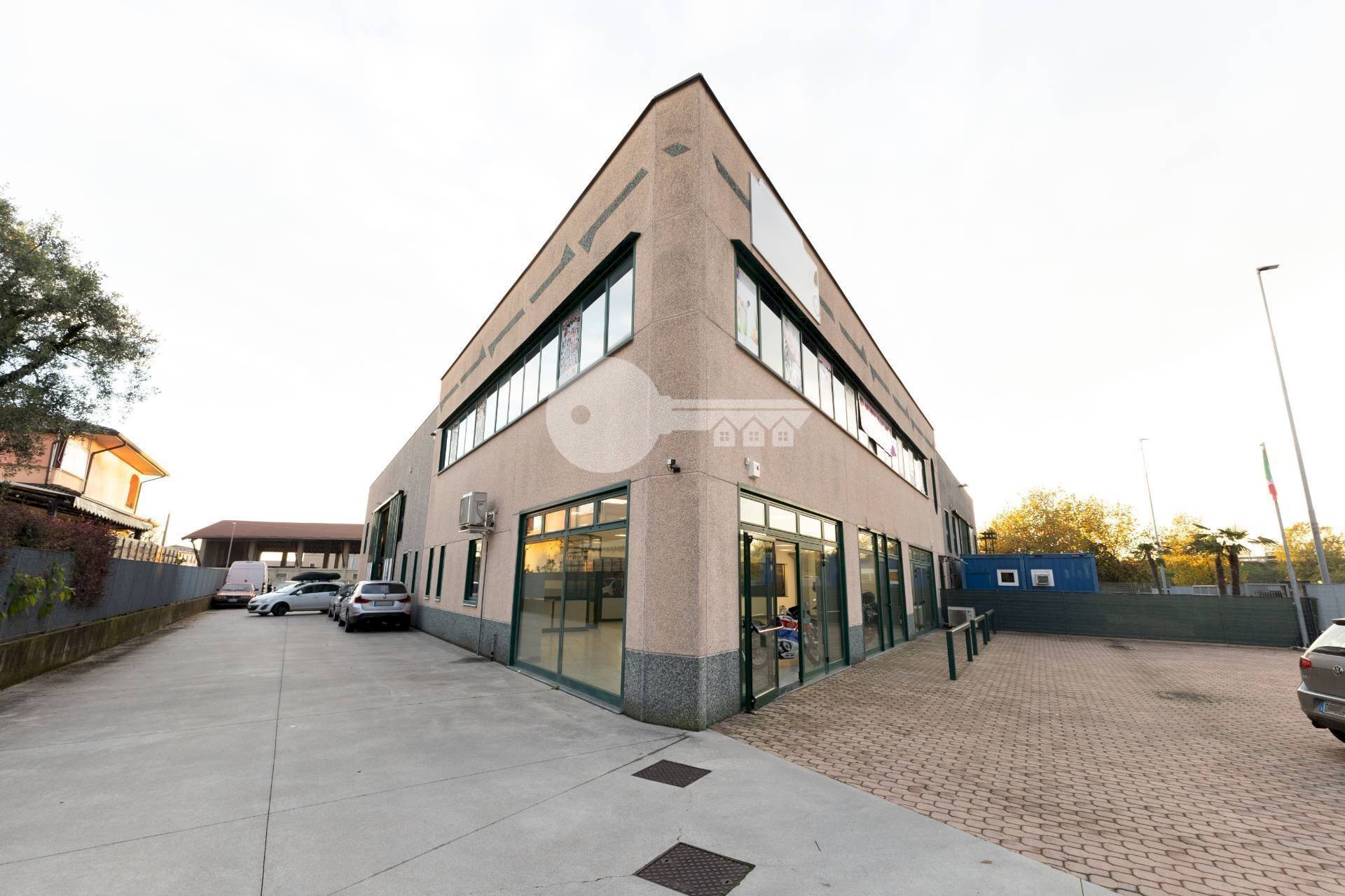 Foto 3 - Commercial Premises Via Caduti del Lavoro
 
56, Ghedi - photo 3