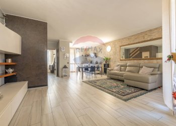 Sala da pranzo - Villa a Schiera Via San Maurizio al Lambro
 
19/G, Brugherio - foto 38