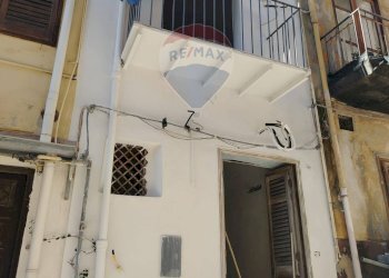 Edificio all\'aperto - Independent house via Venezia
 
18, Carini - photo 1