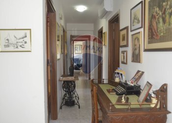 Hall / corridoio - Apartment Via Eugenio Colorni
 
38, Vittoria - photo 13
