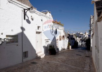 Edificio all\'aperto - Baita Via Monte San Michele
 
46, Alberobello - foto 2