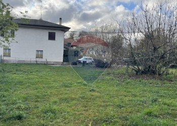 Casa all\'aperto - Rustico via Santissima Trinità
 
snc, Varallo Pombia - foto 12