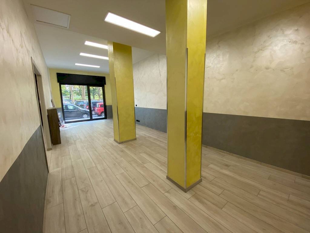 Ufficio - Negozio corso Giovanni Agnelli, 78, Torino (zona Santa Rita) - foto 2