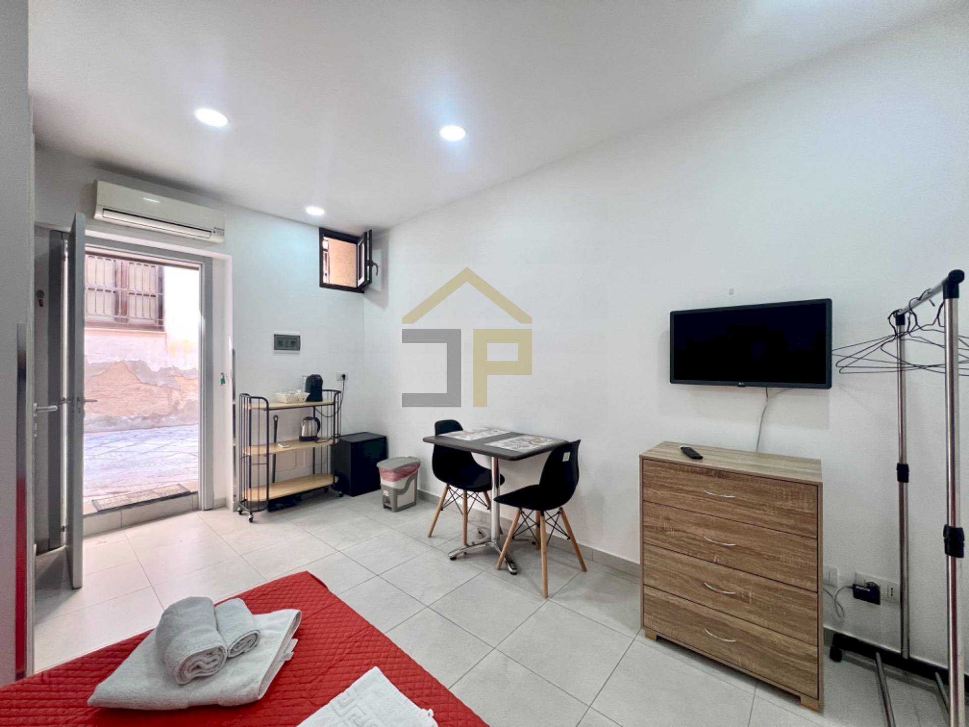 Foto 2 - Monolocale Vicolo Santa Rosalia Al Borgo
25, Palermo - foto 2