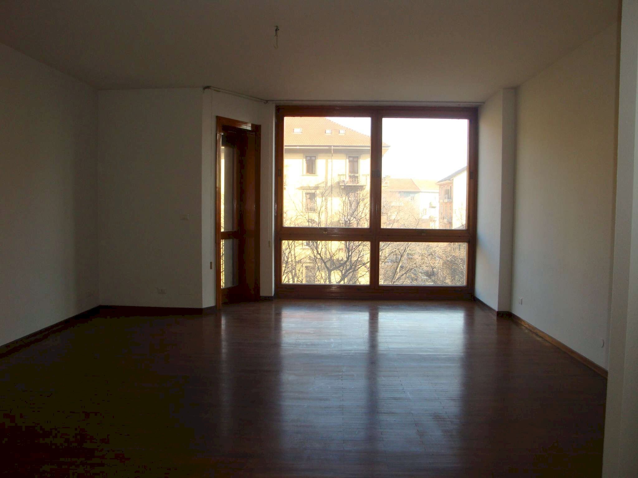 salone - Four-room apartment corso Corso Peschiera, 221, Torino (neighborhood San Paolo) - photo 2
