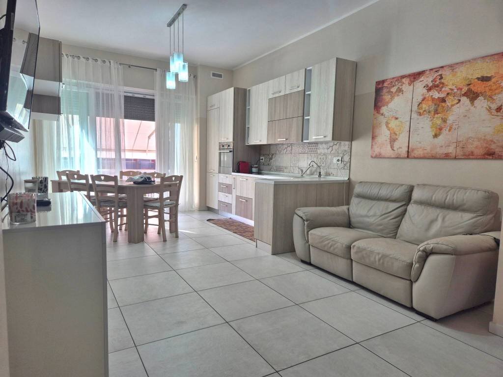 Salone - Quadrilocale corso Giovanni Giolitti, Cuneo (zona Centro) - foto 1