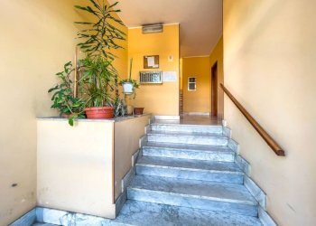 Interno palazzo - Two-room apartment via Monginevro, 13, Beinasco - photo 3