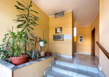 Interno palazzo - Two-room apartment via Monginevro, 13, Beinasco - photo 4