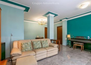 Salone - Apartment strada Lanzo, 160e, Torino - photo 15