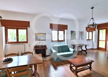 Salone - Villa via ai Piani di Ferretto, 8, Genova (zona Bavari) - foto 5