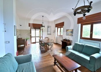 Salone - Villa via ai Piani di Ferretto, 8, Genova (zona Bavari) - foto 10