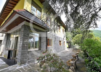 Facciata - Villa via ai Piani di Ferretto, 8, Genova (zona Bavari) - foto 14