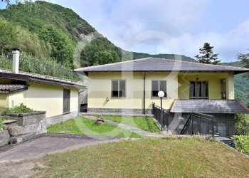 Facciata - Villa via ai Piani di Ferretto, 8, Genova (zona Bavari) - foto 19