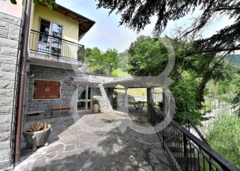 Facciata - Villa via ai Piani di Ferretto, 8, Genova (zona Bavari) - foto 24