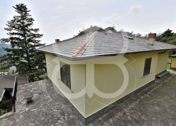 Facciata - Villa via ai Piani di Ferretto, 8, Genova (zona Bavari) - foto 27