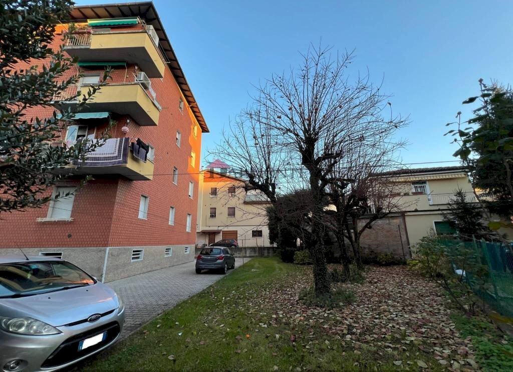 Facciata - Four-room apartment via Arnaldo da Brescia, Bologna (neighborhood Borgo Panigale) - photo 2