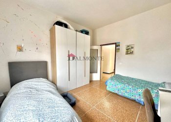 Camera da letto - Three-room apartment via Giovanni Bertini, Bologna (neighborhood San Donato) - photo 15