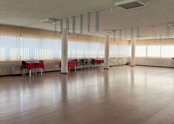 WhatsApp Image 2025-11-18 at 18.02.16.jpg - Ufficio via Blozano, Torri di Quartesolo - foto 1