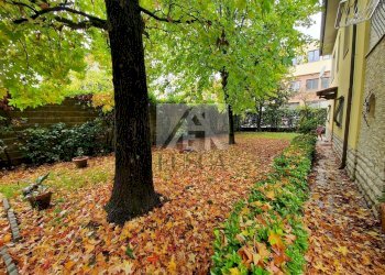 villa-vendia-lucca-fusca_34.jpg - Villa Viale Alcide De Gasperi 37, Lucca - foto 2