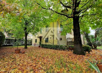 villa-vendia-lucca-fusca_35.jpg - Villa Viale Alcide De Gasperi 37, Lucca - foto 3