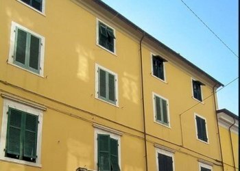 2.jpg - Quadrilocale Via Verdi 17, Carrara - foto 1