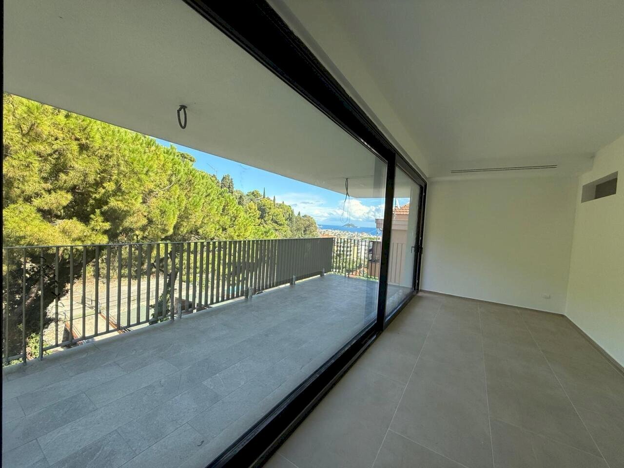 PHOTO-2025-10-10-14-53-27.jpg - Three-room apartment Via Luigi Borri, Alassio - photo 1