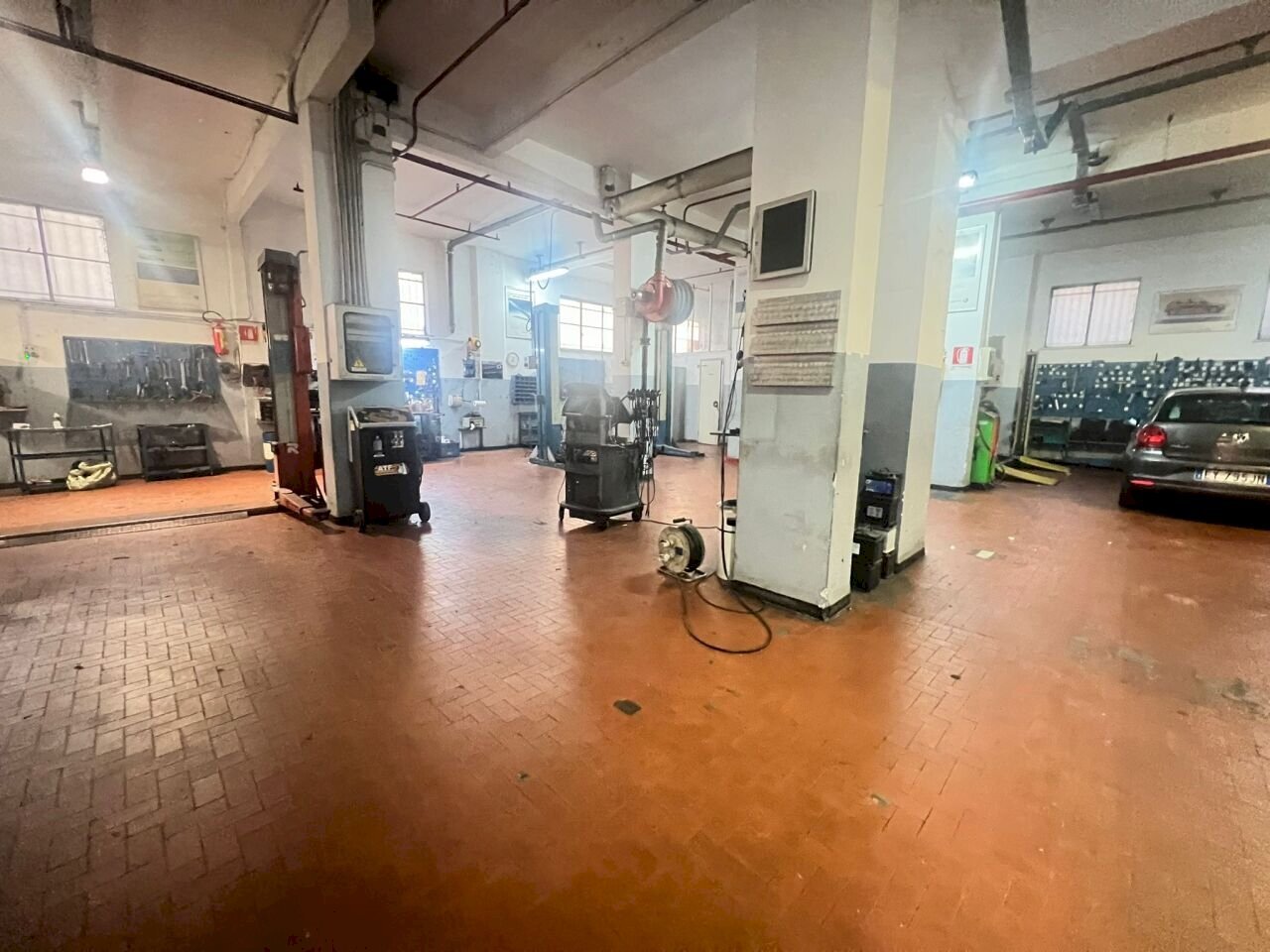 WhatsApp Image 2025-04-16 at 16.35.13 (5).jpeg - Magazzino Corso Europa 0, Genova (zona San Martino) - foto 3